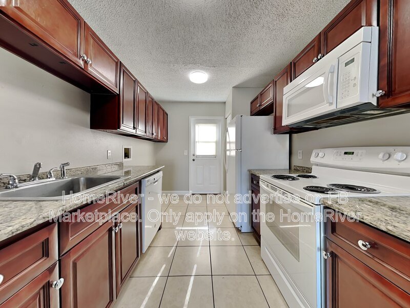 Move In Ready! - 681 W ROSEWOOD LN TAVARES FL 32778 property image
