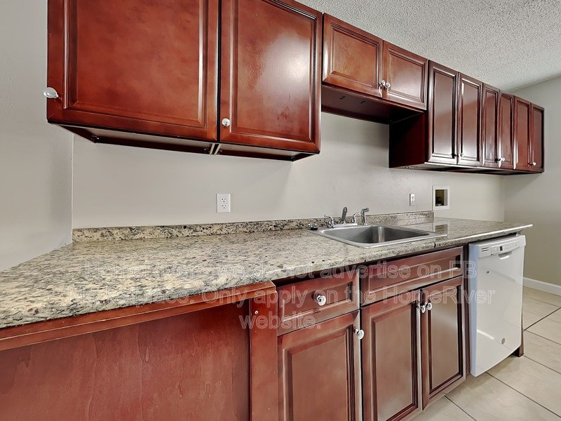 Move In Ready! - 681 W ROSEWOOD LN TAVARES FL 32778 property image