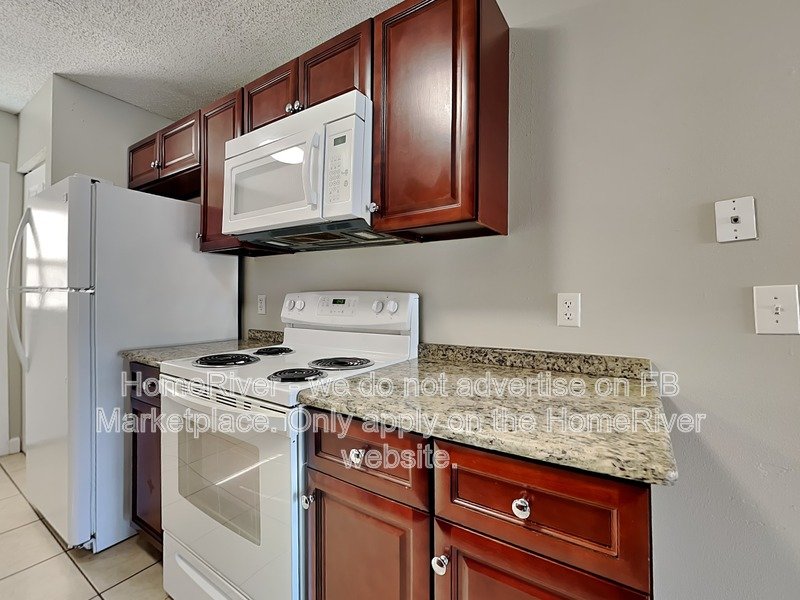 Move In Ready! - 681 W ROSEWOOD LN TAVARES FL 32778 property image