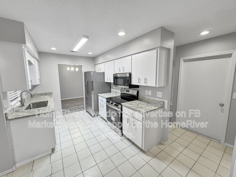 Available Now! 12 Charleston Cir, Englewood, FL 34223 property image