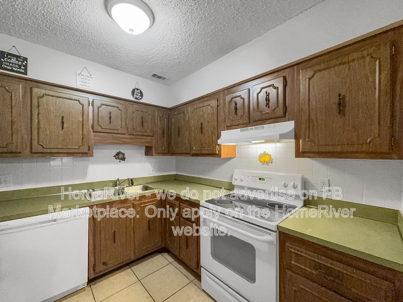 Now Available! - 4016 Cortez Dr Apt D, Tampa property image