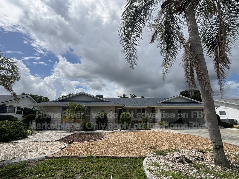 3BR Golf Course Home in 55+ Sun City Center | Lawn Care Included property image
