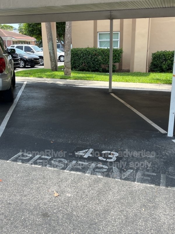 Move In Ready! - 2525 W Bay Dr Apt B42, Belleair Bluffs FL 33770 property image