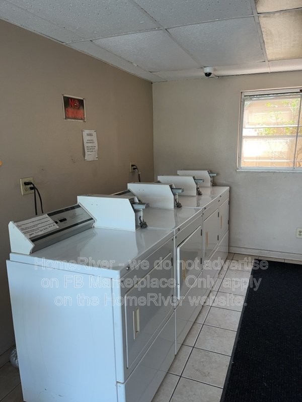 Move In Ready! - 2525 W Bay Dr Apt B42, Belleair Bluffs FL 33770 property image