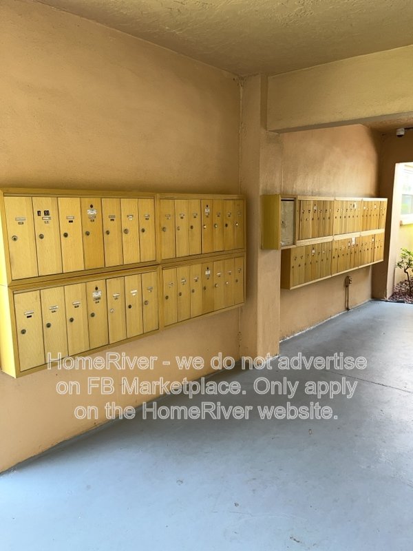 Move In Ready! - 2525 W Bay Dr Apt B42, Belleair Bluffs FL 33770 property image