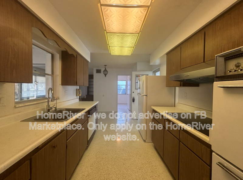 3BR Golf Course Home in 55+ Sun City Center | Lawn Care Included property image