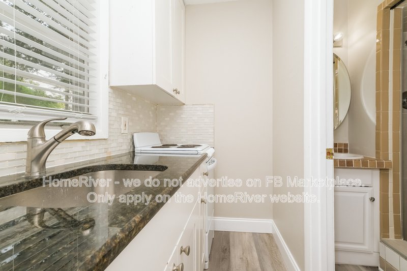 Available Now! 1203 1/2 Sheridan Rd, Clearwater FL 33755 property image