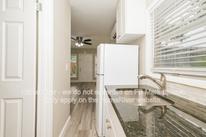 Available Now! 1203 1/2 Sheridan Rd, Clearwater FL 33755 property image