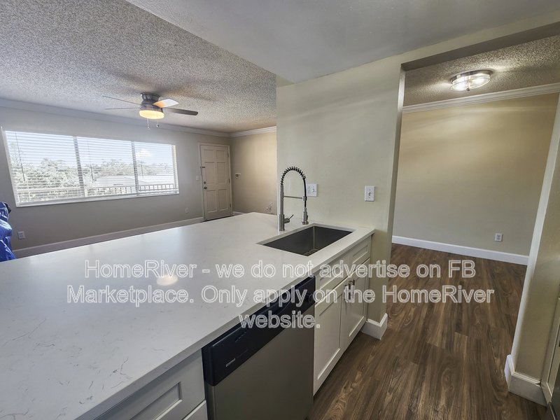 Move In Ready! - 2525 W Bay Dr Apt B42, Belleair Bluffs FL 33770 property image