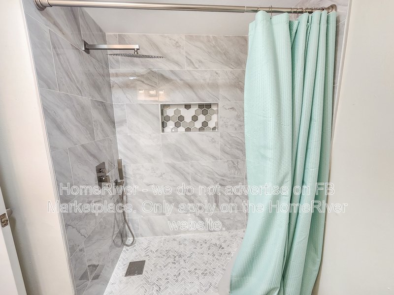 Move In Ready! - 2525 W Bay Dr Apt B42, Belleair Bluffs FL 33770 property image