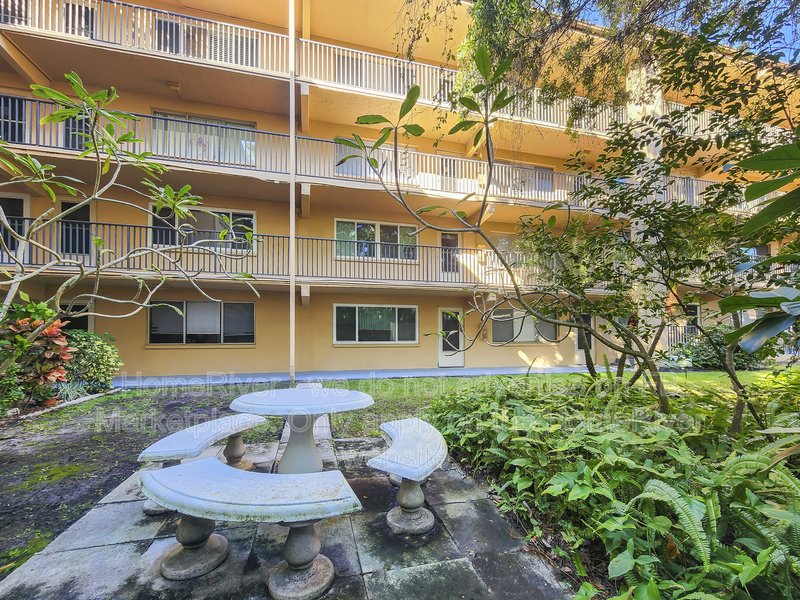 Move In Ready! - 2525 W Bay Dr Apt B42, Belleair Bluffs FL 33770 property image