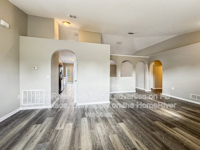 Pet Friendly! 3 bed/2 bath 2 car garage property image