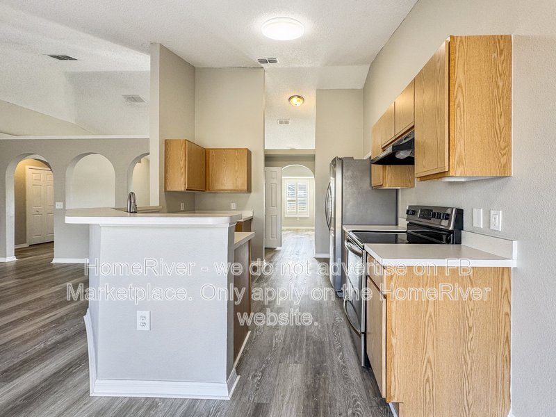 Pet Friendly! 3 bed/2 bath 2 car garage property image