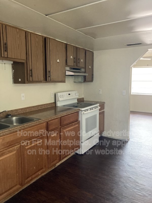 Do Not Miss Out! - 905 63rd Ave W Bradenton, FL 34207 property image