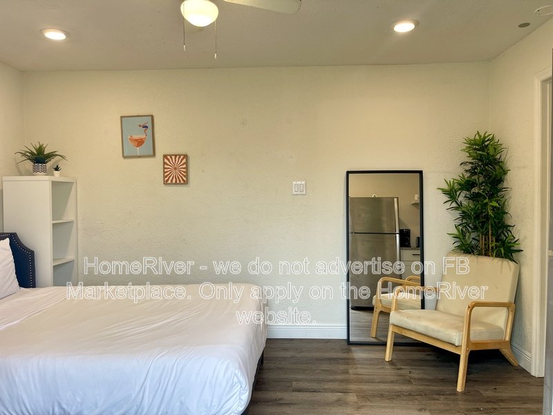 Move In Ready! - 2722 14TH AVE S UNIT B, ST PETERSBURG FL 33712 property image