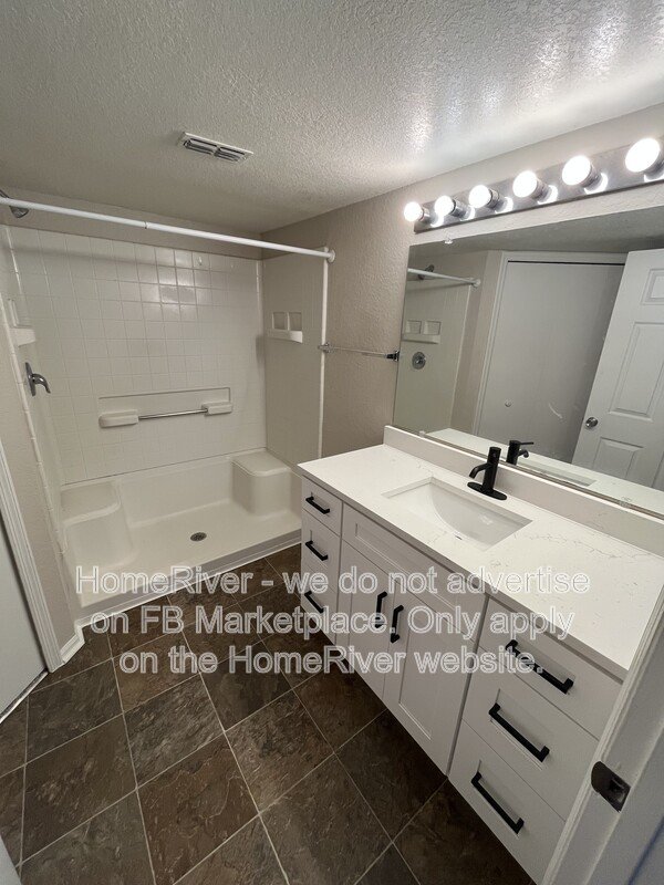 Available Now - 5124 Park Central Dr Apt 528 property image