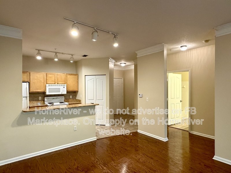 Pet Friendly | screened Porch | LVP Flooring | In-unit W/D | Comm Pool property image