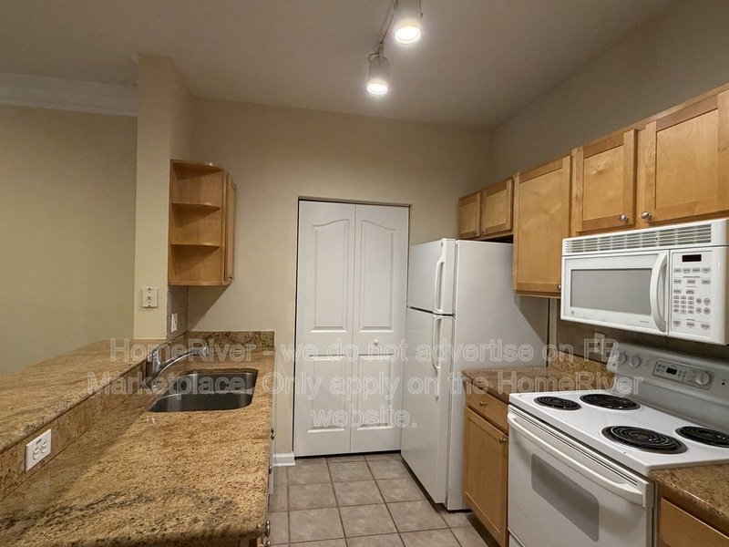 Pet Friendly | screened Porch | LVP Flooring | In-unit W/D | Comm Pool property image
