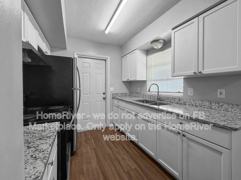 Available Now| Pets Welcome | 3 Beds| Covered Carport property image