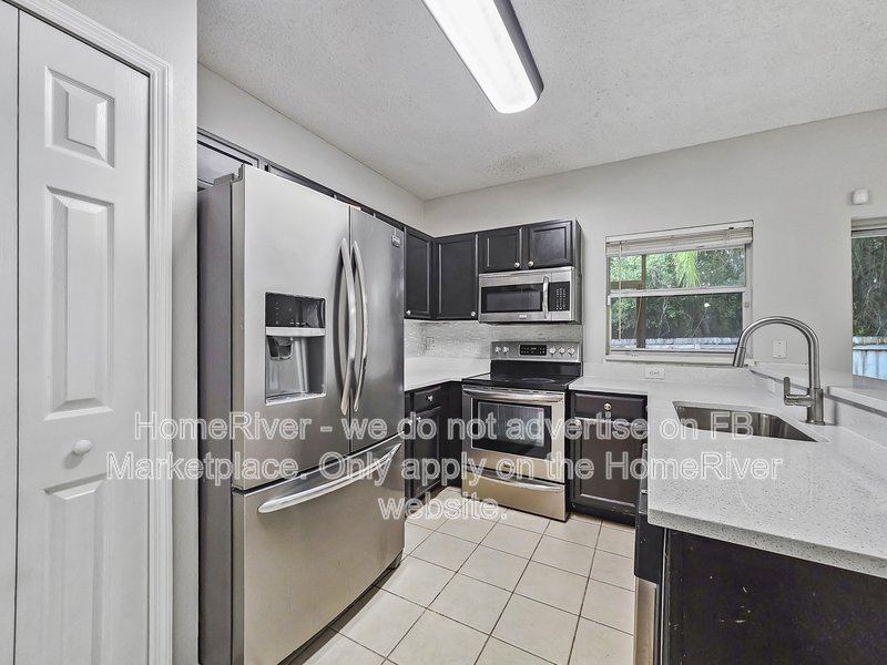 3BR/2.5BA Townhome - Screened Lanai property image