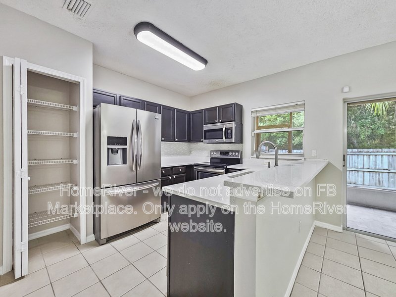 3BR/2.5BA Townhome - Screened Lanai property image
