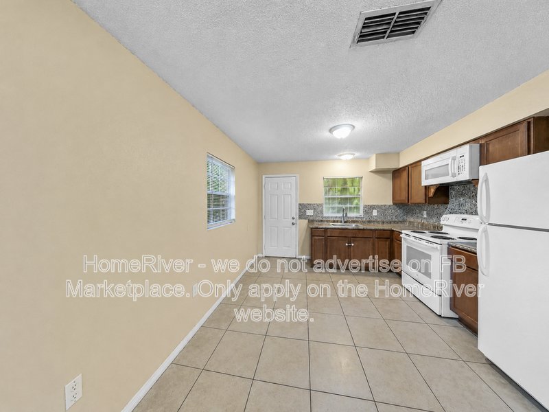 Apply Now!!! 1111 TUSKEGEE ST UNIT A LEESBURG FL 34748 property image