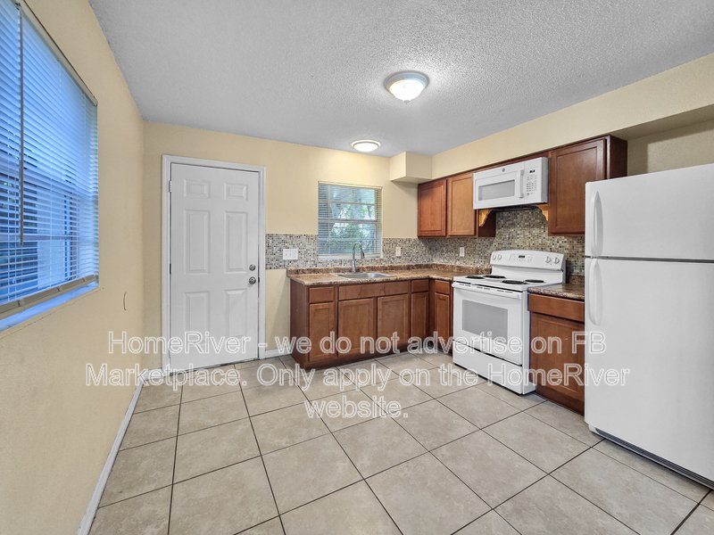 Apply Now!!! 1111 TUSKEGEE ST UNIT A LEESBURG FL 34748 property image