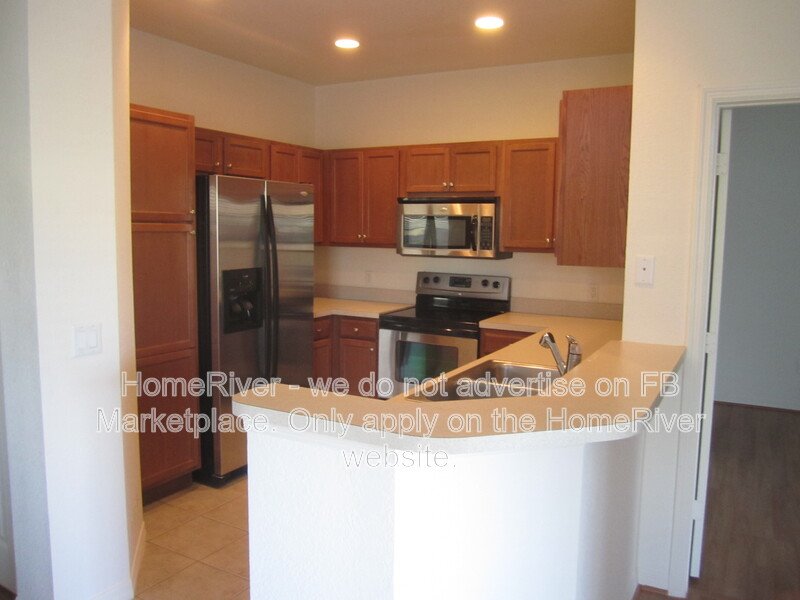 END UNIT!!! 2388 Grand Central Pkwy Apt 1 property image