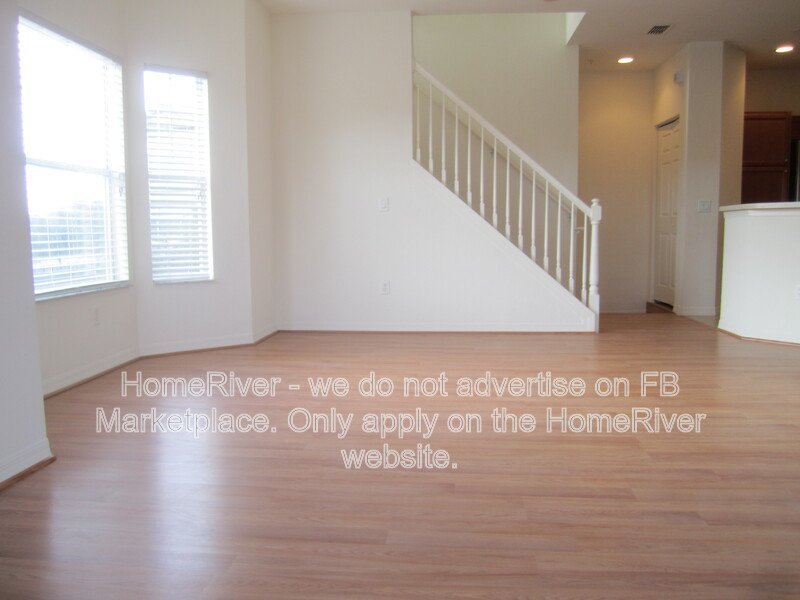 END UNIT!!! 2388 Grand Central Pkwy Apt 1 property image
