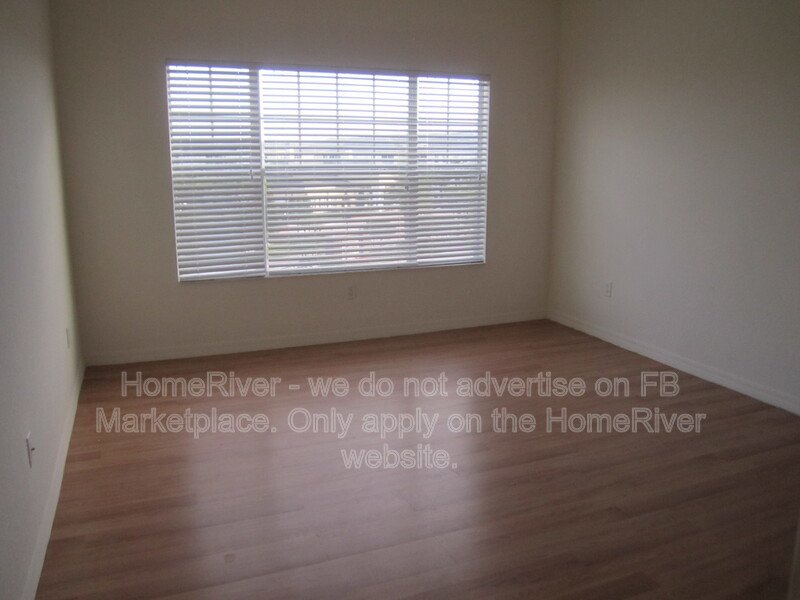 END UNIT!!! 2388 Grand Central Pkwy Apt 1 property image