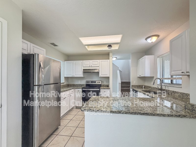 Available Now | Pets Welcome | 4 beds | Screened in Lanai property image
