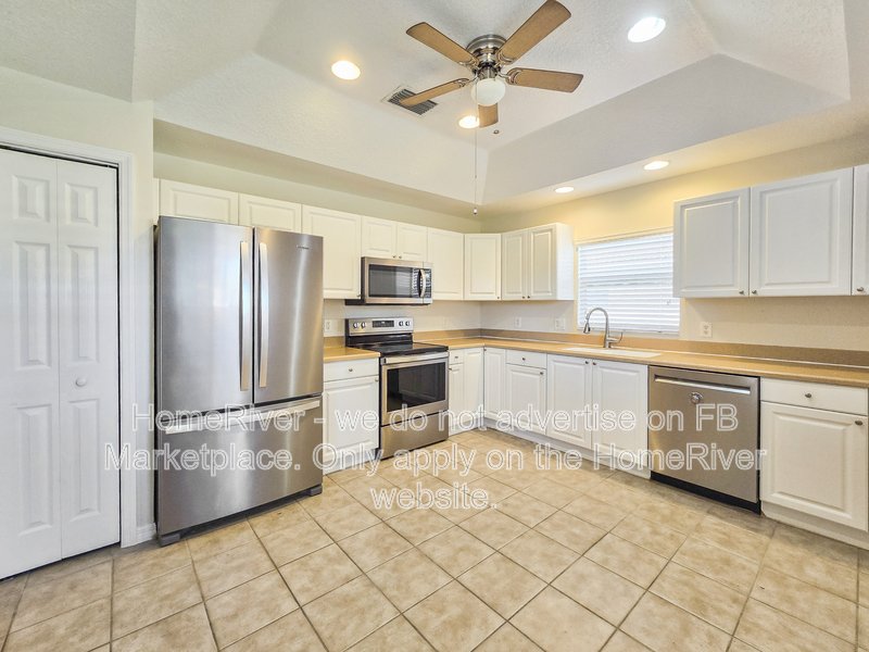 Move-in Ready 55+ Community! 10156 MAINSAIL DR, property image
