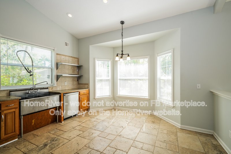 Available Now! Amazing 3 bed 2 bath home! property image