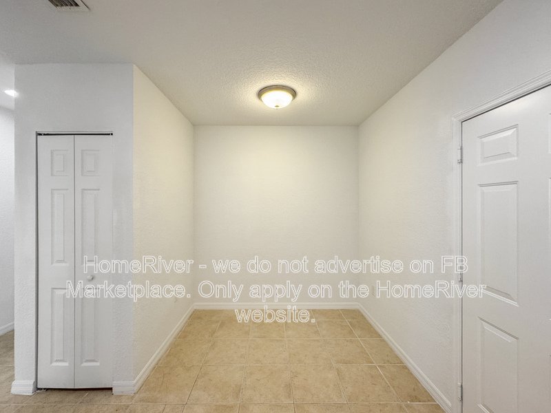 Move In Ready! - 7261 Fountain Palm Circle Bradenton, FL 34203 property image