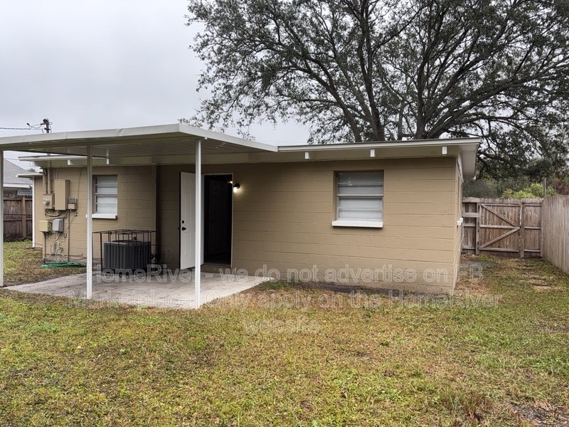 Cozy 3BR in Tampa - Near Schools - w/ Private Yard property image