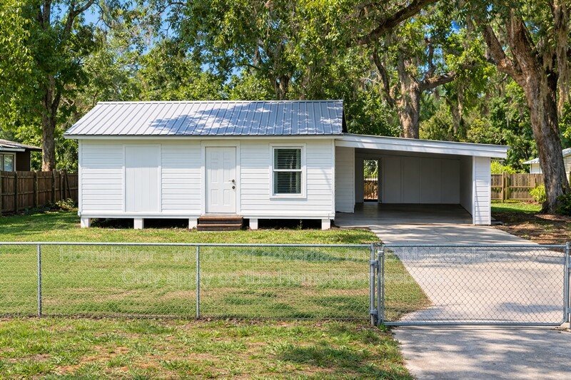 1 bedroom home with large fenced yard and carport property image