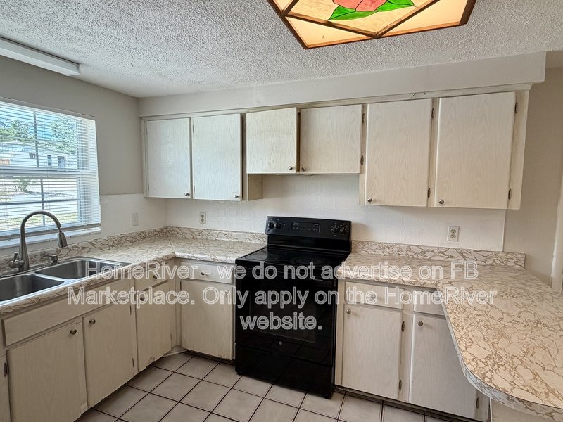 4 bedroom home with fenced yard and screened porch property image