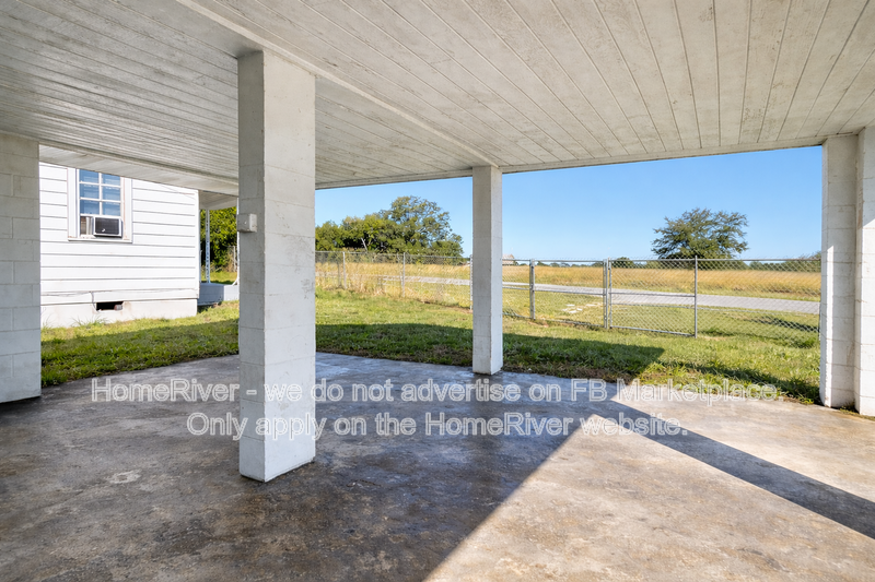 Move in ready - 3 bedroom  home with fenced yard property image