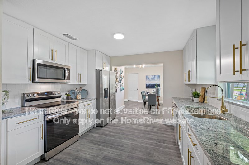 Screened In Lanai with Pool!! property image