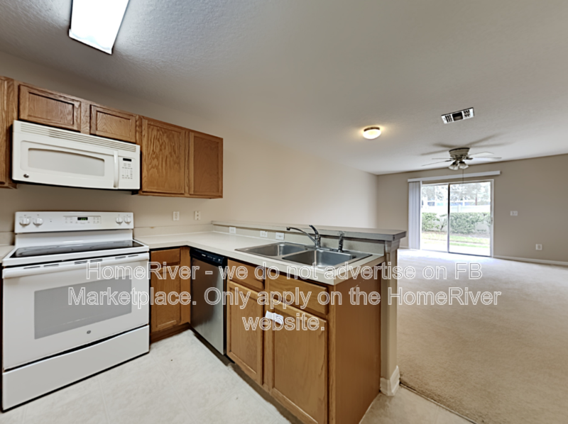 3BR/2.5BA Townhome - Prime Waterford Lakes Location property image
