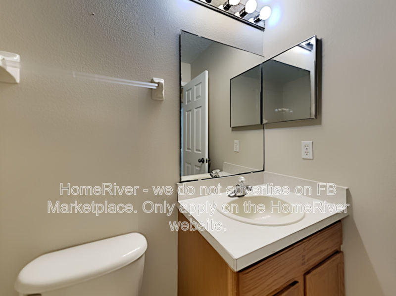 3BR/2.5BA Townhome - Prime Waterford Lakes Location property image